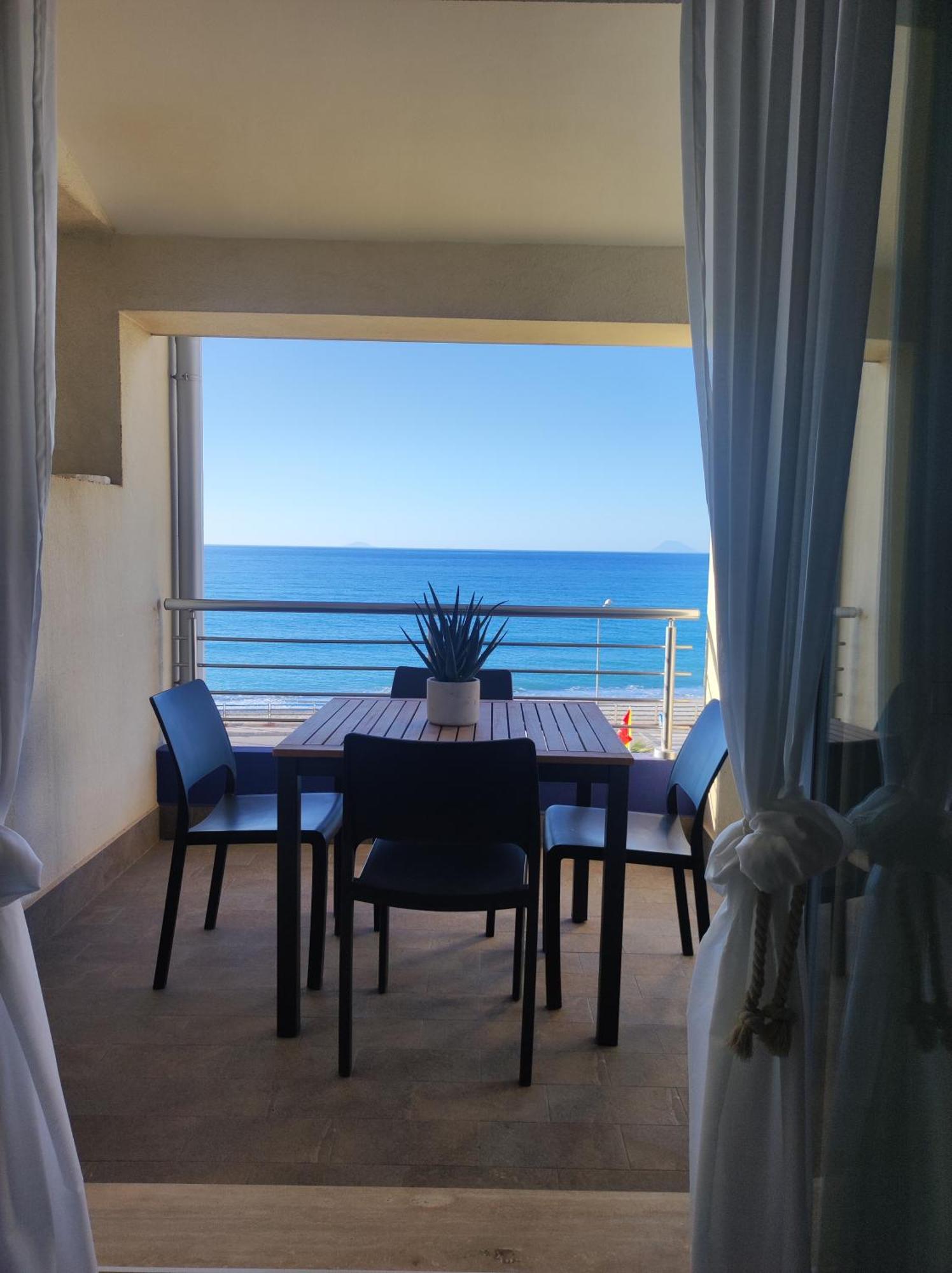 Appartamenti Vacanze Villa Meo Villafranca Tirrena Zewnętrze zdjęcie