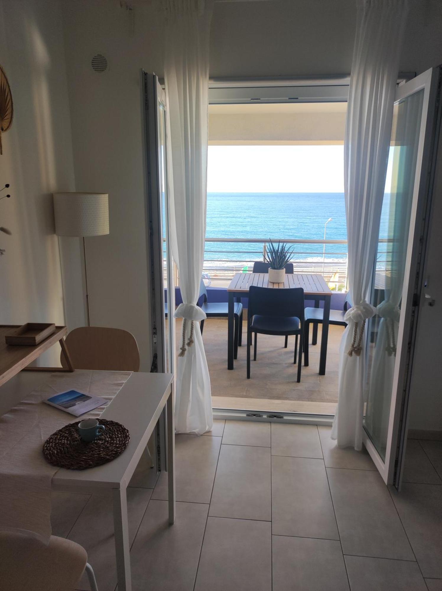 Appartamenti Vacanze Villa Meo Villafranca Tirrena Pokój zdjęcie