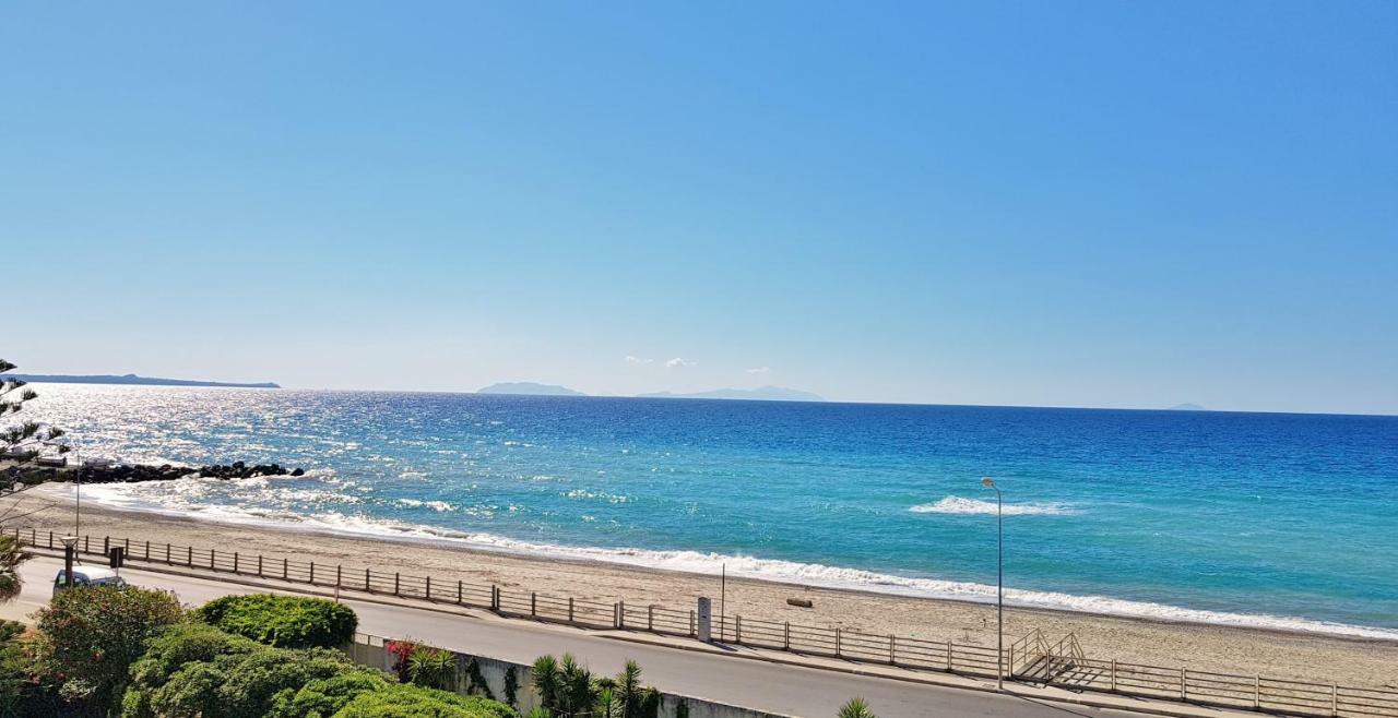 Appartamenti Vacanze Villa Meo Villafranca Tirrena Zewnętrze zdjęcie